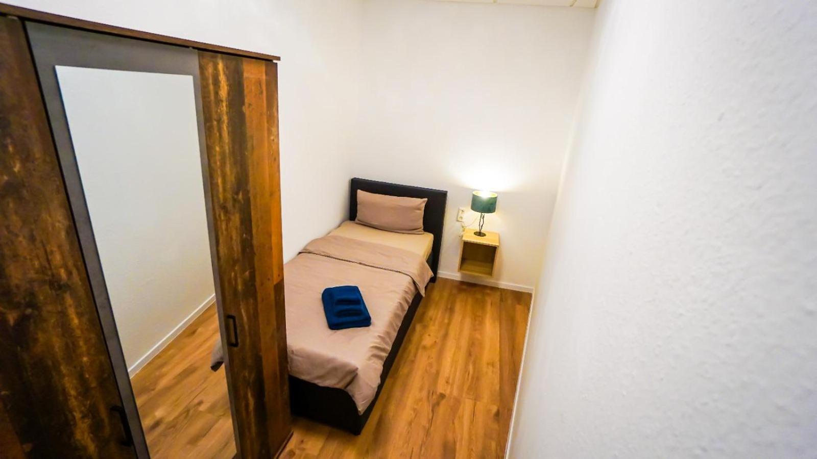 Glow Apartment Magdeburg Room photo