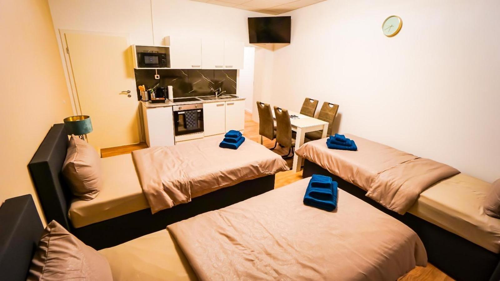Glow Apartment Magdeburg Room photo